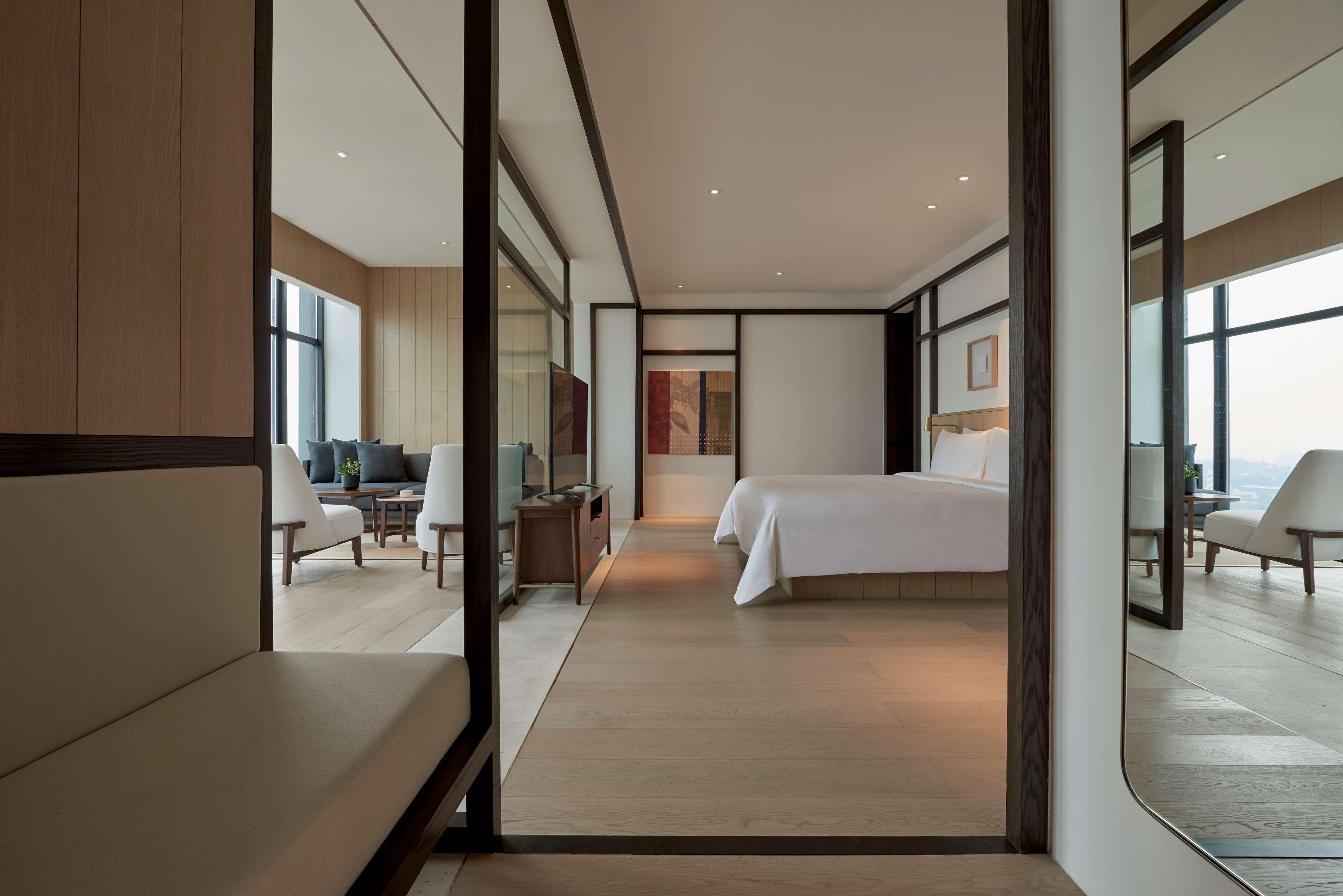 Hotel Alila Bangsar Kuala Lumpur Exteriér fotografie A suite at The Ritz-Carlton, Kuala Lumpur